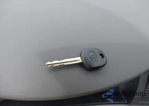 2005 Toyota Corolla Ce z USA, uszkodzony, nr VIN 1NXBR32E75Z499254